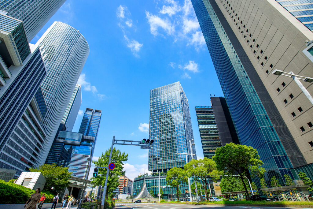 大手企業のビルが立ち並ぶ風景